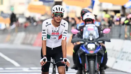 Isaac del Toro lanza mensaje tras su caída en Itzulia: “Volveré muy pronto y muy fuerte”