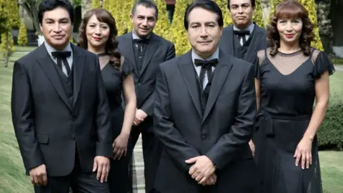 Ximena Sariñana y Los Ángeles Azules serán los invitados especiales del concierto en la Plaza de la Constitución./ RS