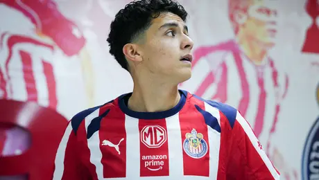 Afición de Chivas revienta a Richard Ledezma por "despreciar" a los seguidores