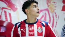 Afición de Chivas revienta a Richard Ledezma por "despreciar" a los seguidores