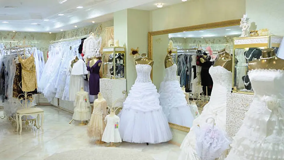 El hombre llevaba a las víctimas a tiendas donde venden vestidos de novia y de XV Años/Pixabay