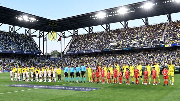 ¡Varados! Avión de América tuvo que aterrizar de emergencia en su viaje de Nashville a México