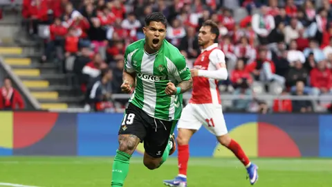 Juan Hernández empata el partido para el Betis de Penal l AP