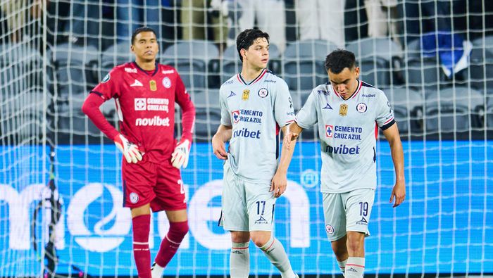 Jugadores de Cruz Azul en lamentos durante el partido ante LAFC | MEXSPORT