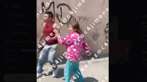 En el video se escucha como. la víctima grita “me disparó tu mamá en el pie”. / @c4jimenez