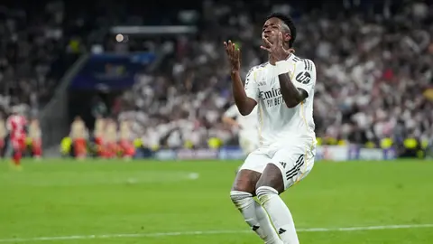 Vinicius en lamento en el partido de Real Madrid contra Bayern Munich en Champions League | AP