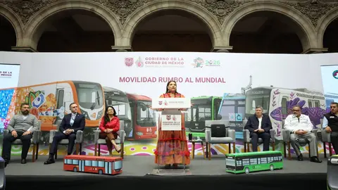 La jefa de gobierno, Clara Brugada, presentó la nueva tarjeta mundialista para el uso del transporte público / FB: @ClaraBrugadaM