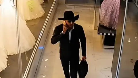 Alerta en CDMX: Así opera el ‘estafador de novias’ en calles del Centro Histórico