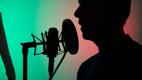 Artistas quedan blindados de la Inteligencia Artificial: esta ley los protege
