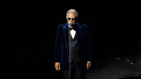 Andrea Bocelli en el Zócalo con Ximena Sariñana y Los Ángeles Azules concierto gratis en CDMX