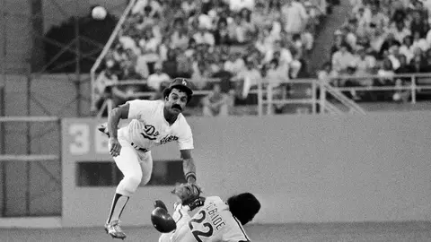 Davey Lopes con los Dodgers en un juego contra los Philadelphia Phillies | AP