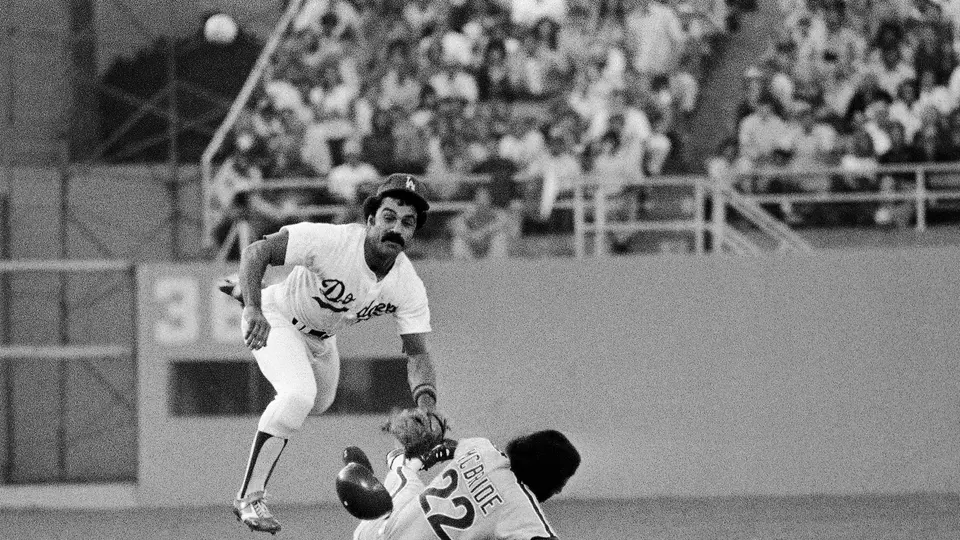 Davey Lopes con los Dodgers en un juego contra los Philadelphia Phillies | AP