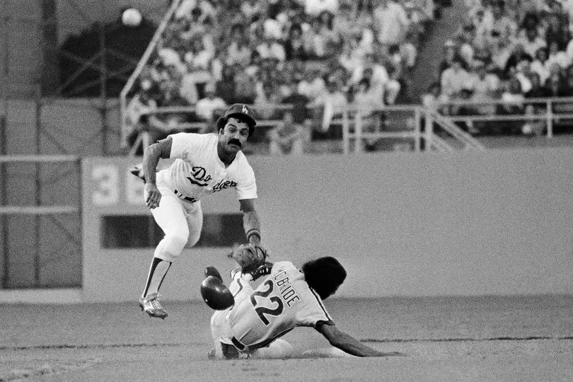 Davey Lopes con los Dodgers en un juego contra los Philadelphia Phillies | AP