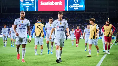 José Paradela en lamento tras la derrota de Cruz Azul ante LAFC | MEXSPORT