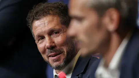 Diego Simeone en lágrimas durante la conferencia de prensa | GROSBY