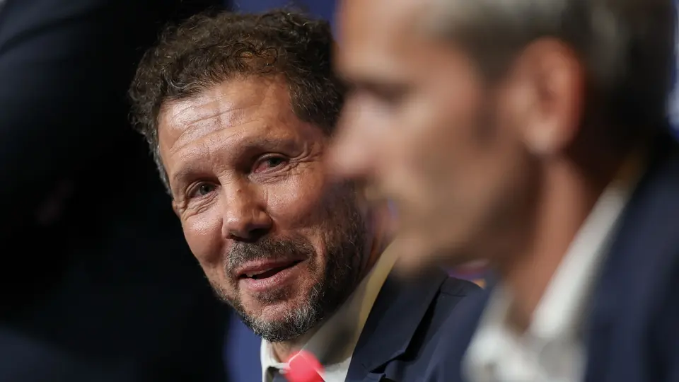 Diego Simeone en lágrimas durante la conferencia de prensa | GROSBY