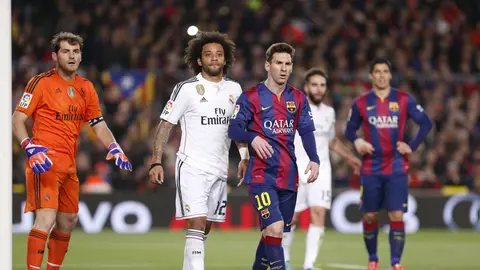 Marcelo y Messi en el partido de Real Madrid contra Barcelona en la Temporada 2014-15 de LaLiga | AP