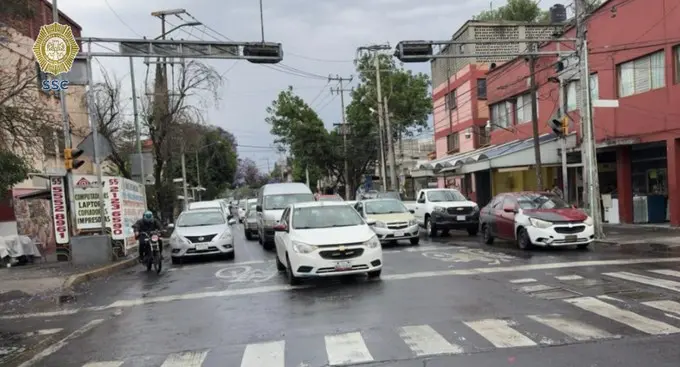 Los vehículos con engomado rojo, placas 3 y 4, y holograma 1 y 2, no circulan / Especial