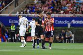 El árbitro Ismael López en el partido entre Chivas y Pumas | IMAGO 7