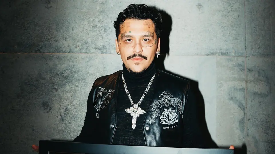 El cantante de urbano le gustaría entrar al regional mexicano con Christian y Ángela Aguilar / FB: @Nodal