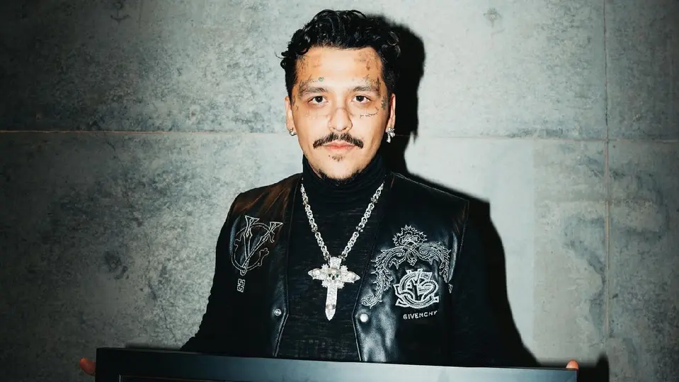 El cantante de urbano le gustaría entrar al regional mexicano con Christian y Ángela Aguilar / FB: @Nodal