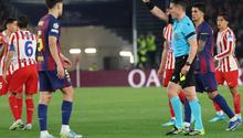 ¿Era roja? El VAR expulsa a Cubarsí y Julián Álvarez castiga al Barcelona
