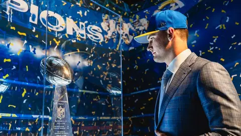 Ty Simpson: La historia del QB seleccionado en el Draft 2026 a la sombra de Mendoza