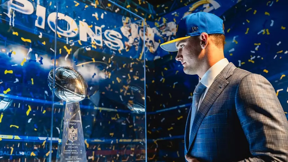 Ty Simpson: La historia del QB seleccionado en el Draft 2026 a la sombra de Mendoza