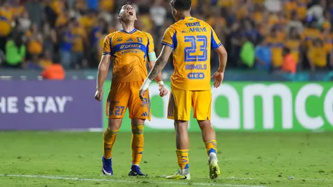 Romulo Zwarg festejando con Jesús Angulo | Imago7