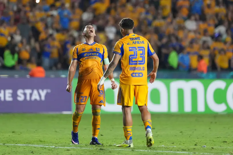 Romulo Zwarg festejando con Jesús Angulo | Imago7