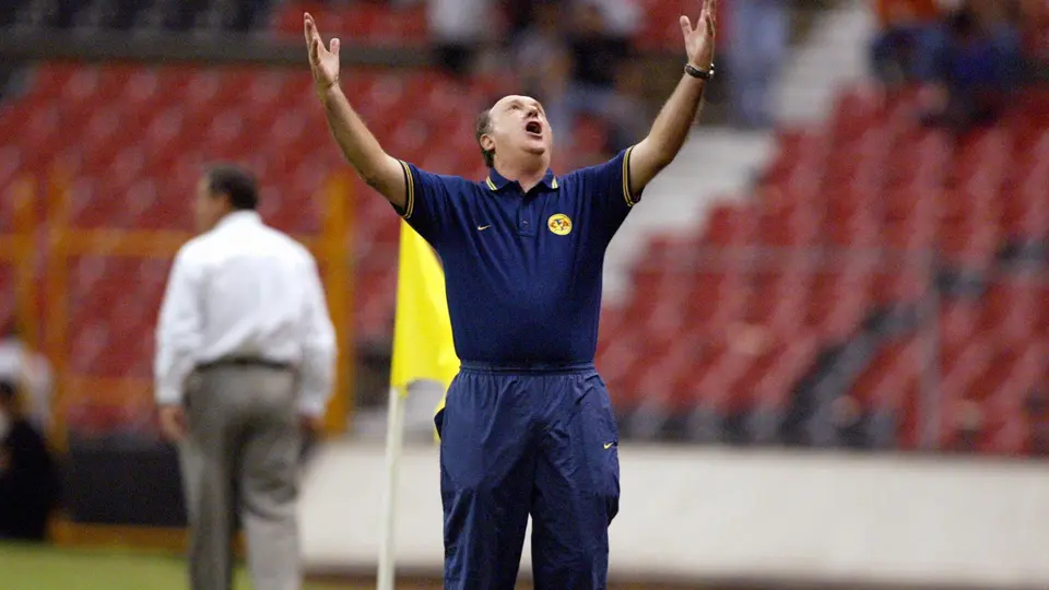 Manuel Lapuente en 2002 con América | MEXSPORT