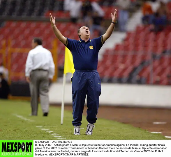 Manuel Lapuente en 2002 con América | MEXSPORT