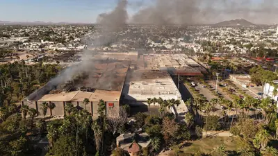 Incendio en Plaza Las Palmas deja 5 muertos y más de 30 heridos en Los Mochis