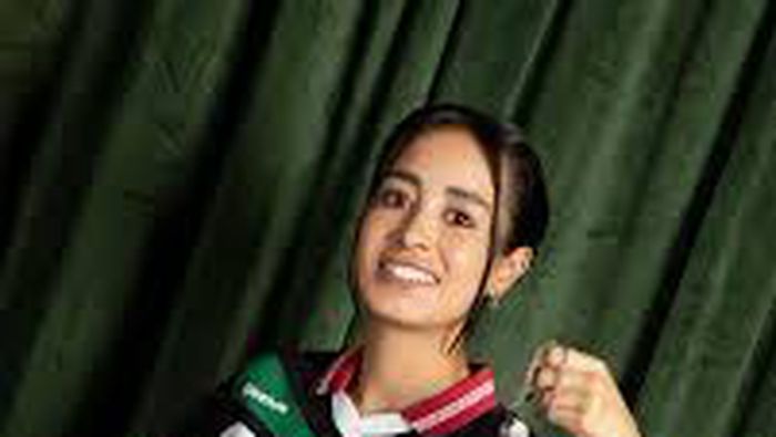 Katia Itzel con el jersey de Reebok | Reebok