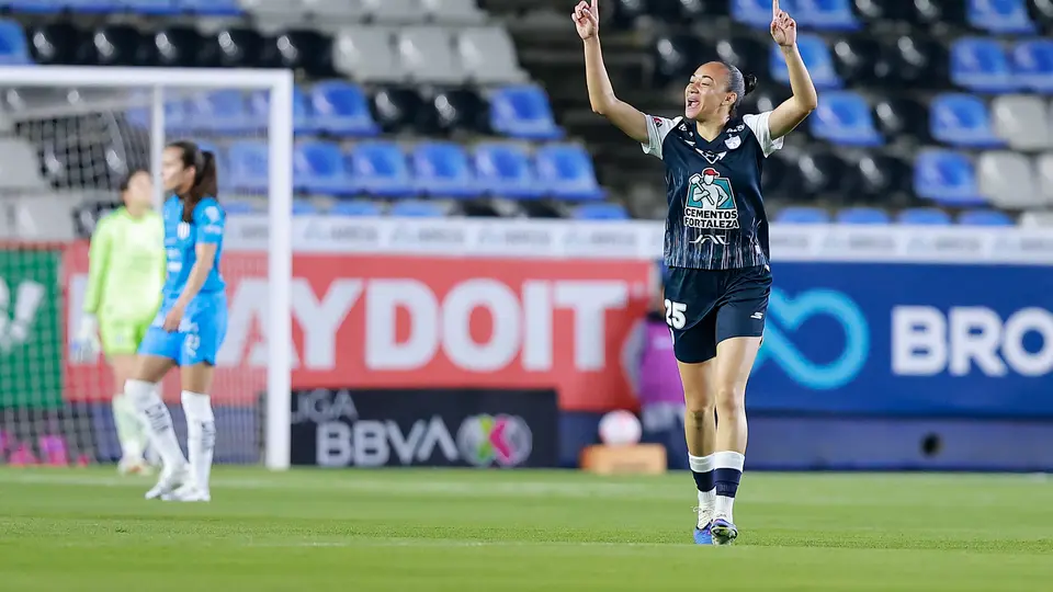 Aline Gomes de Pachuca en celebración ante Rayadas de Monterrey en la Semifinal del Clausura 2026 de la Liga MX Femenil | MEXSPORT