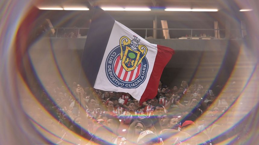 Bandera de Chivas en el Estadio Akron en un partido de la Liga MX | IMAGO 7