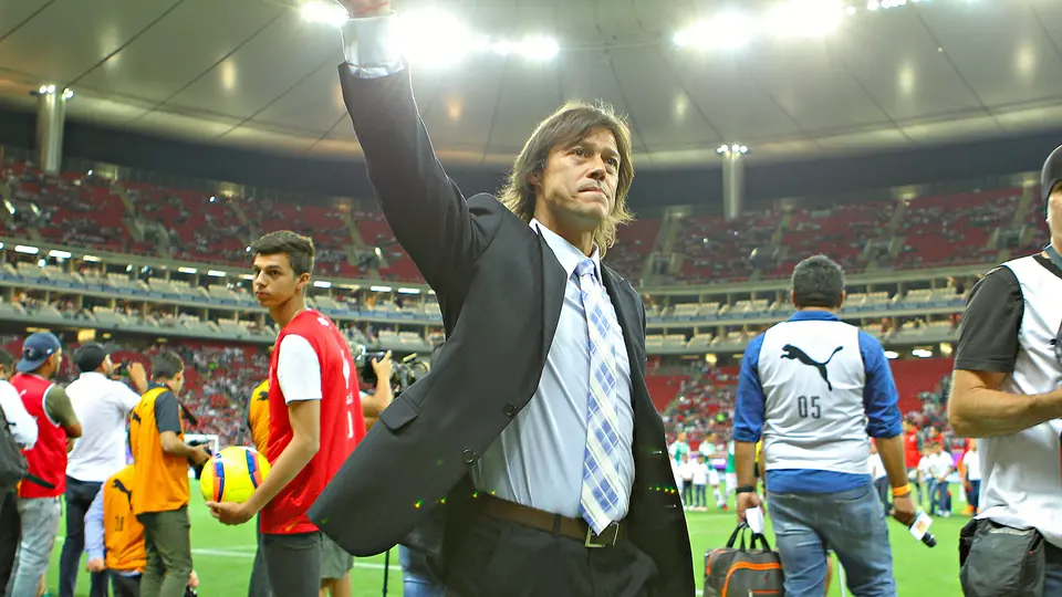 Los números de Matías Almeyda en el extranjero