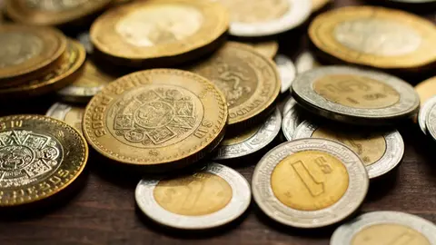 Es buen momento para comprar dólares o cambiar, según tus intereses / Magnific
