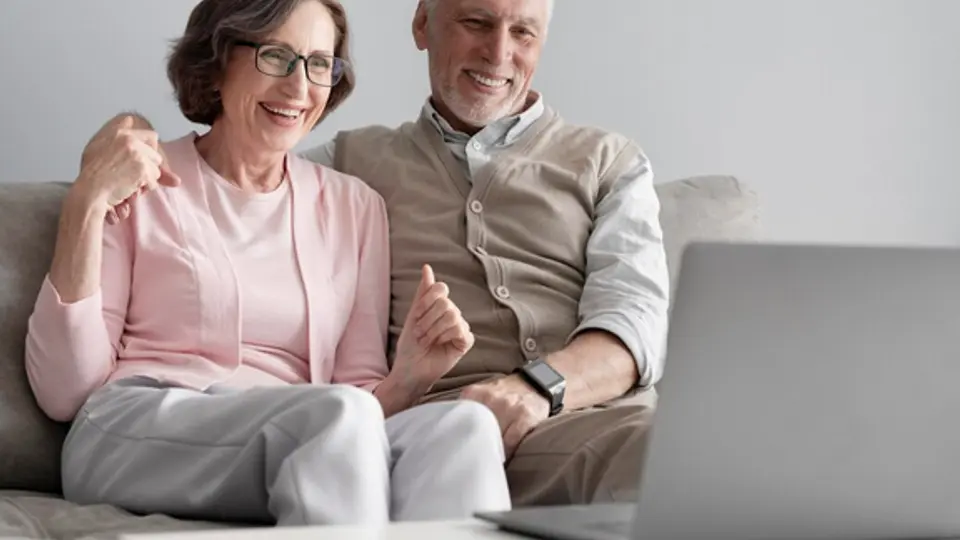 Los pensionados deberán acreditar tanto el vínculo familiar como la dependencia económica para su incremento / Magnific