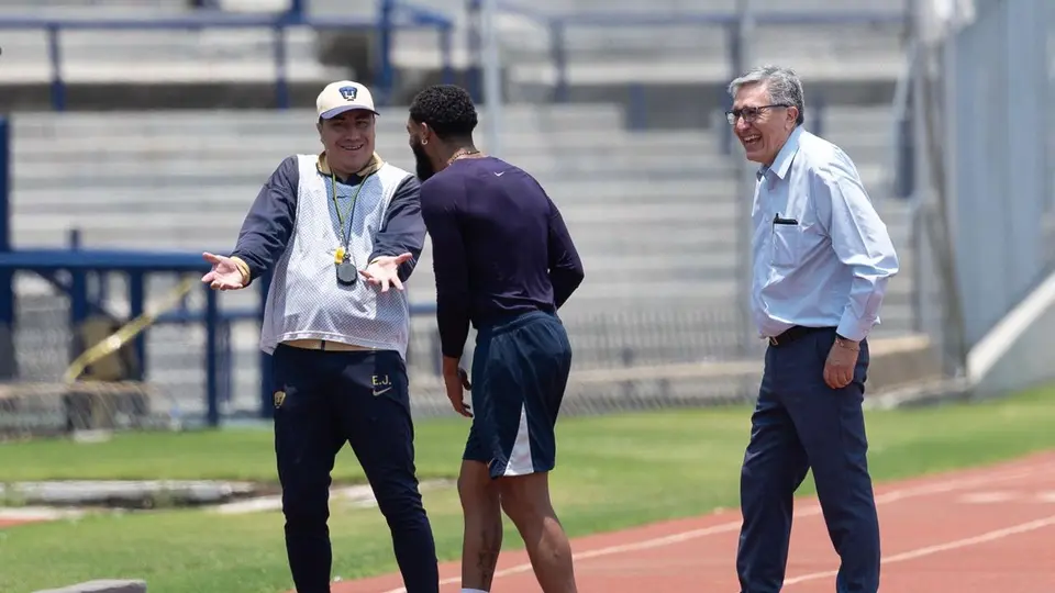 Efraín Juárez y directiva hablan con Juninho