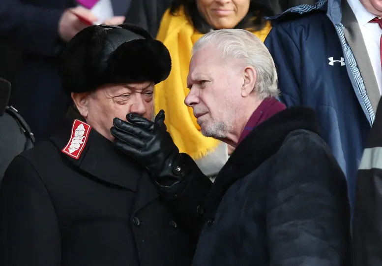 David Sullivan y David Gold durante un partido de West Ham y Southampton en la Premier League | AFP