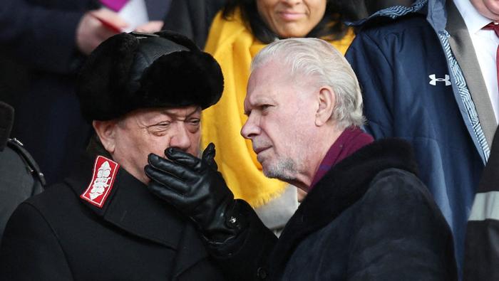 David Sullivan y David Gold durante un partido de West Ham y Southampton en la Premier League | AFP