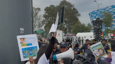 Manifestaciones en Estadio Cuauhtémoc | AXEL FERNÁNDEZ