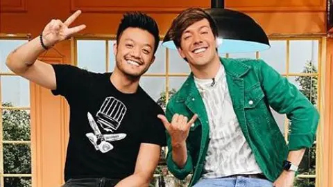 El conductor aprovechó la conversación para aclarar que los rumores sobre él e Ismael Zhu "El Chino" no corresponden a su realidad personal./ RS