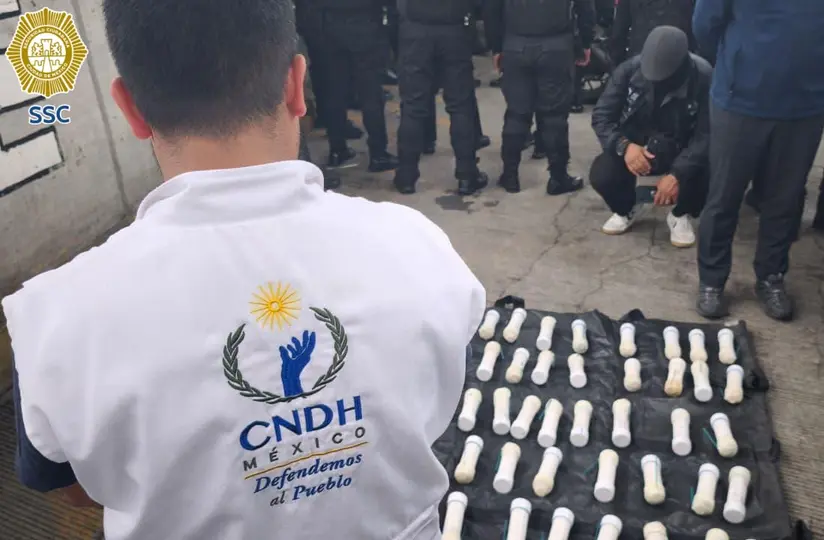 La unidad transportaba a estudiantes y maestros de Ayotzinapa, además de familiares de los 43 normalistas desaparecidos./ SSC