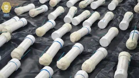 Autoridades localizaron 59 artefactos explosivos de fabricación artesanal durante la inspección de un autobús que se dirigía a la Ciudad de México./ SSC