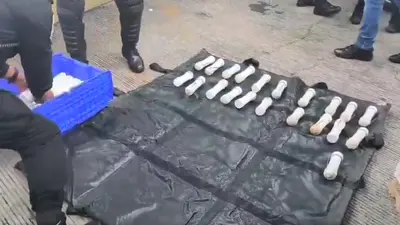 Encuentran 59 explosivos en autobús con estudiantes de Ayotzinapa que viajaban a protestas de la CNTE en CDMX