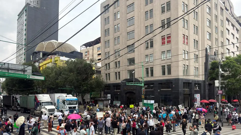 La protesta generó afectaciones viales en una de las zonas con mayor afluencia de peatones y turistas de la Ciudad de México./ Georgina Sánchez