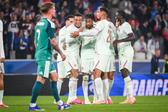 Jugadores de Francia celebran con Michael Olise en el partido contra la Selección de Irlanda del Norte | AFP