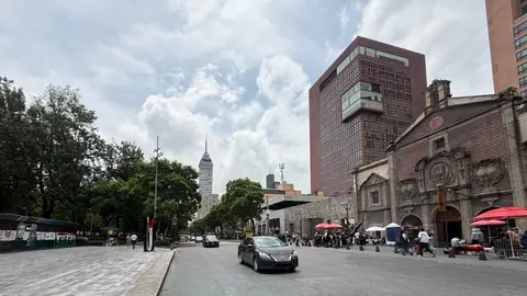 Cientos de personas se vieron afectadas por los cierres y complicaciones viales en el corazón de la capital./ Georgina Sánchez